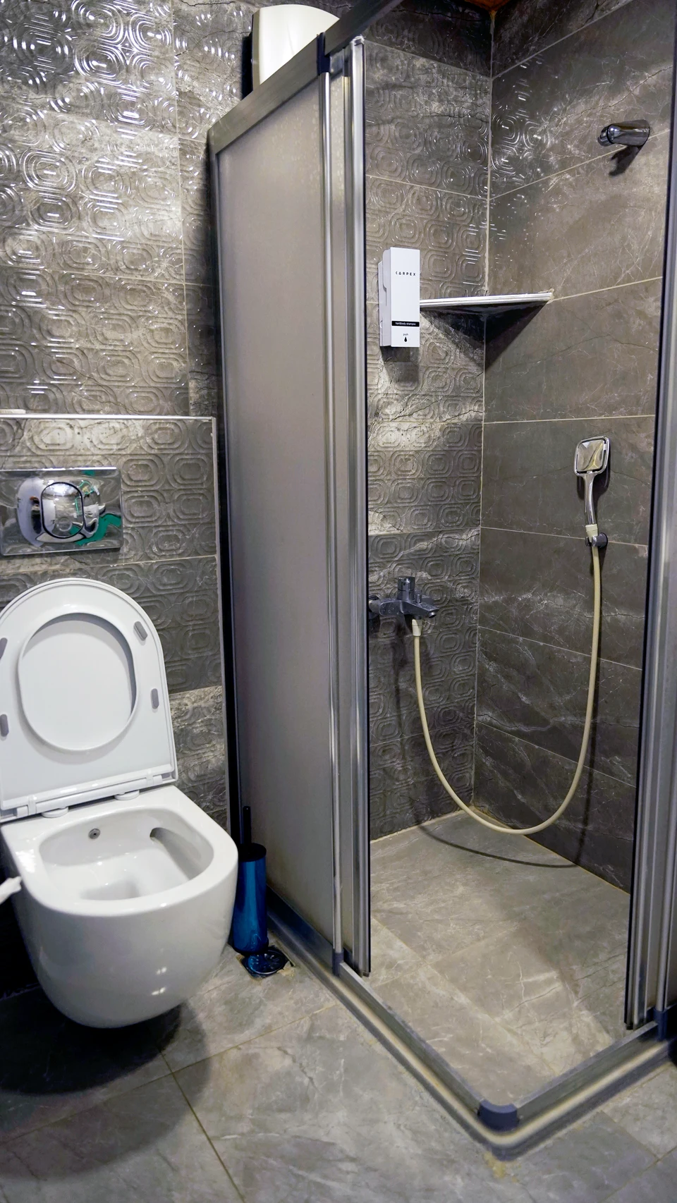 Daire 6 — banyo ve cam duş alanı