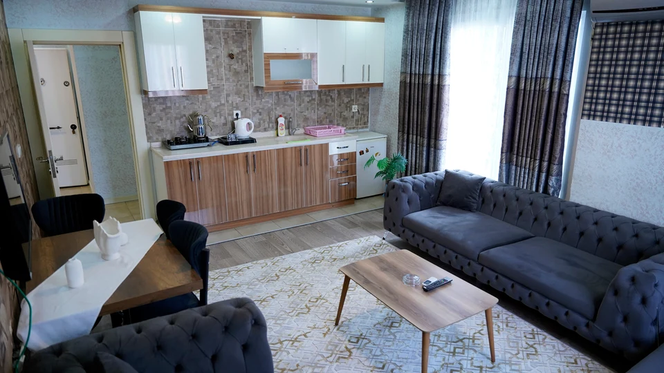 Daire 6 — salonla birlikte açık mutfak ve yemek alanı