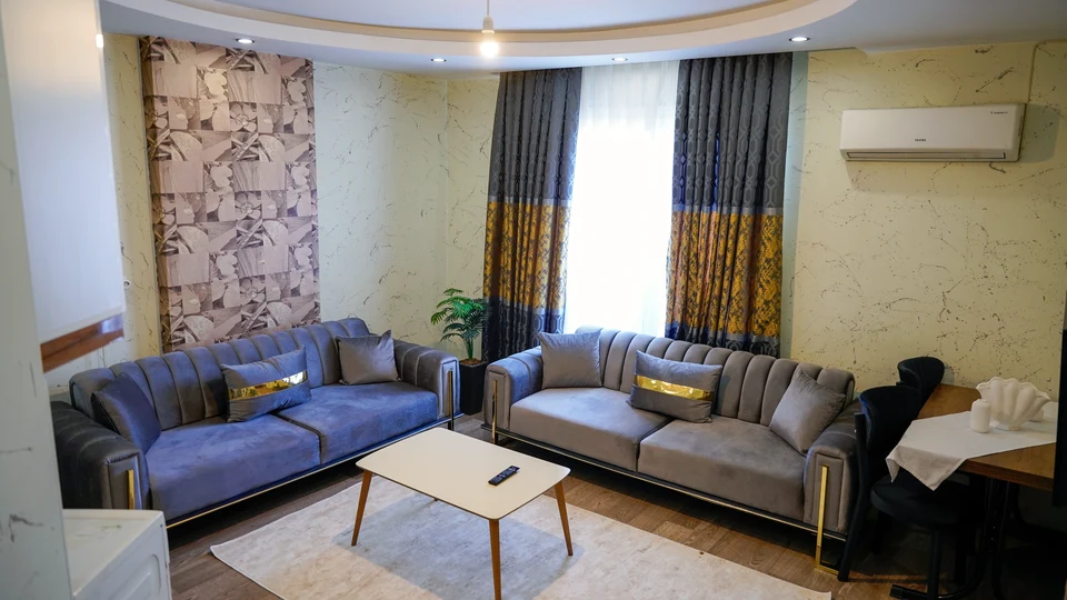 Daire 8 — salonun pencere ve klima tarafı