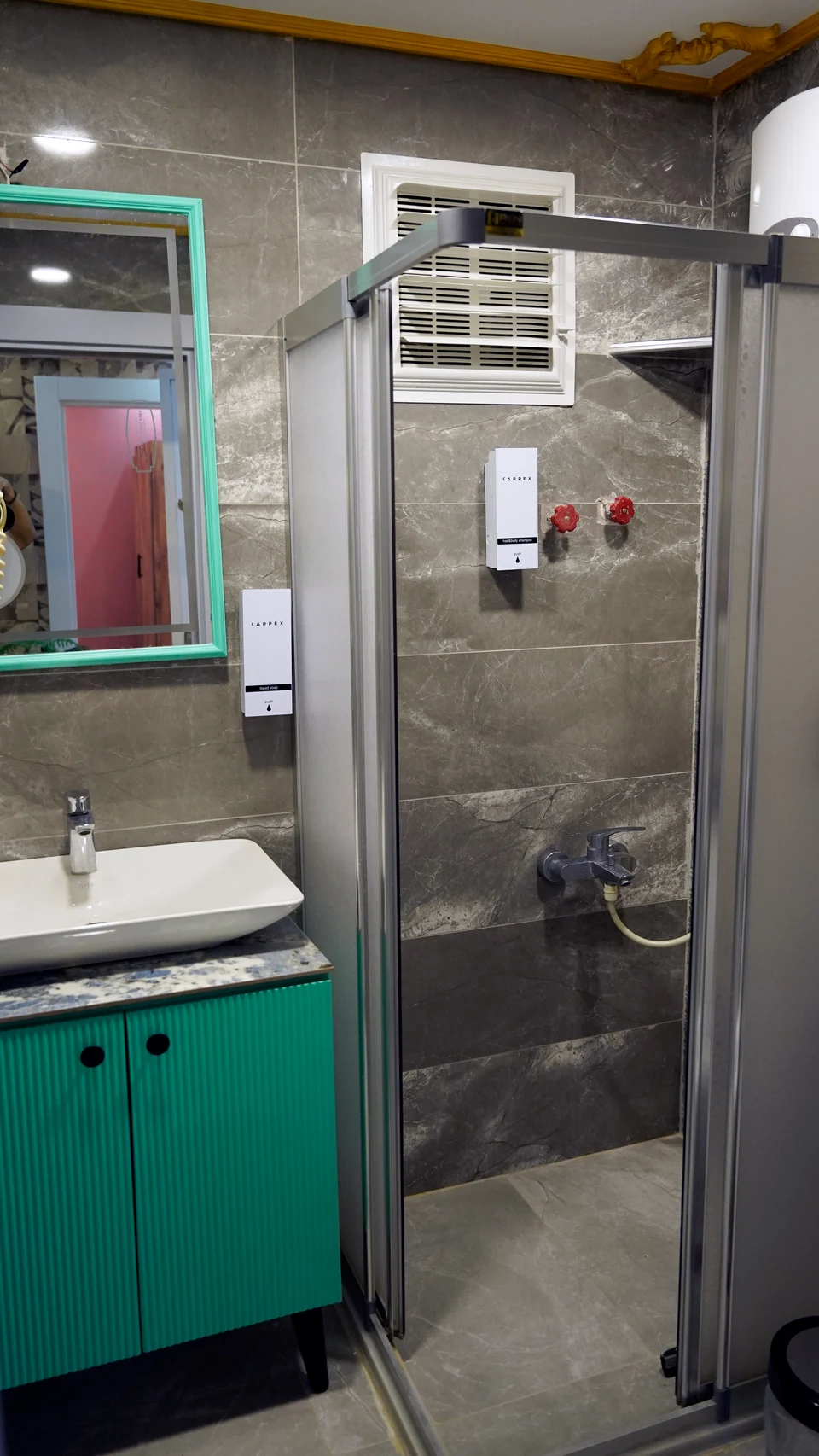 Daire 9 — banyo ve cam duş alanı