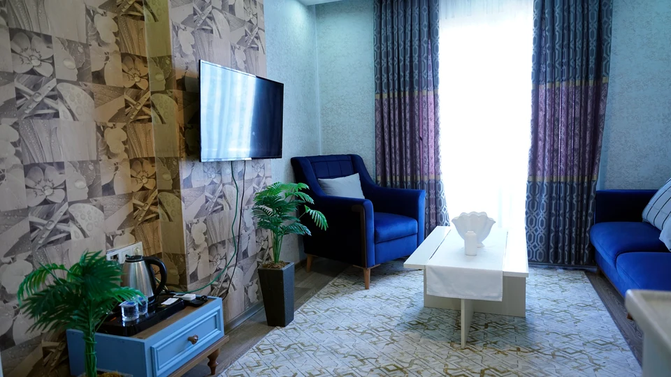 Daire 9 — lacivert koltuklu salon