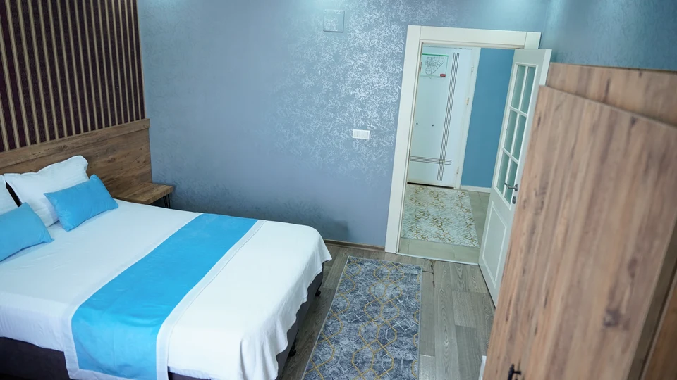 Daire 11 — yatak odası ve iç kapı