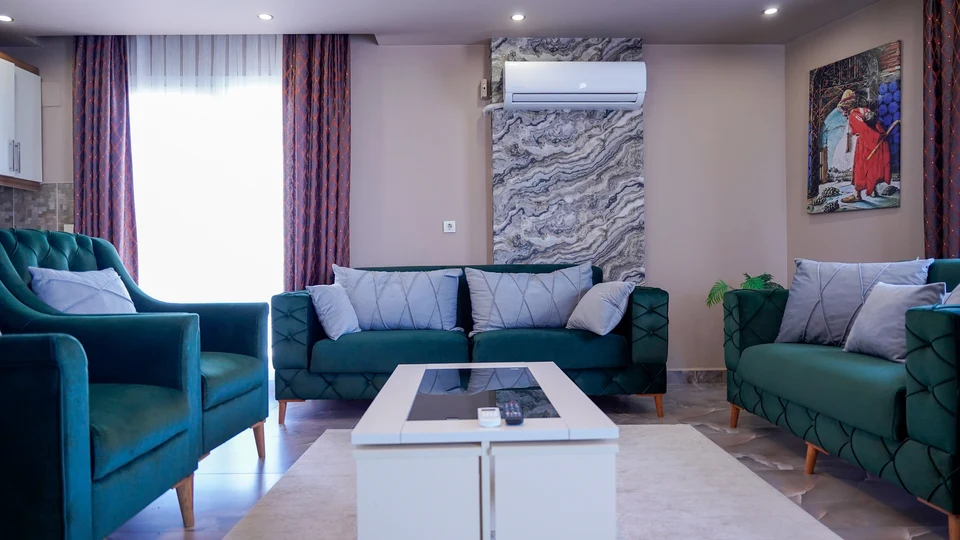 Daire 15 — salonun pencere tarafı